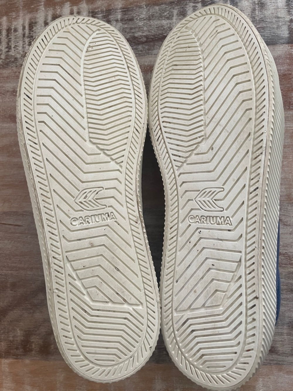 Cariuma Oca Low Sneakers View 3